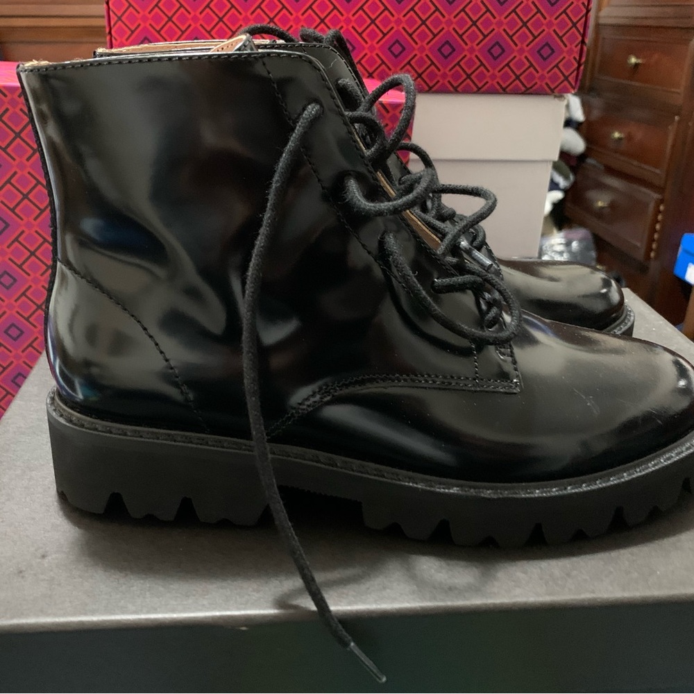 JCrew women’s black lug sole lace up boots size 5